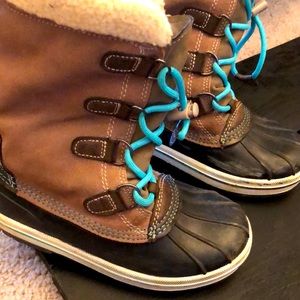 Snow boots. Girls size 13. Gently used condition.